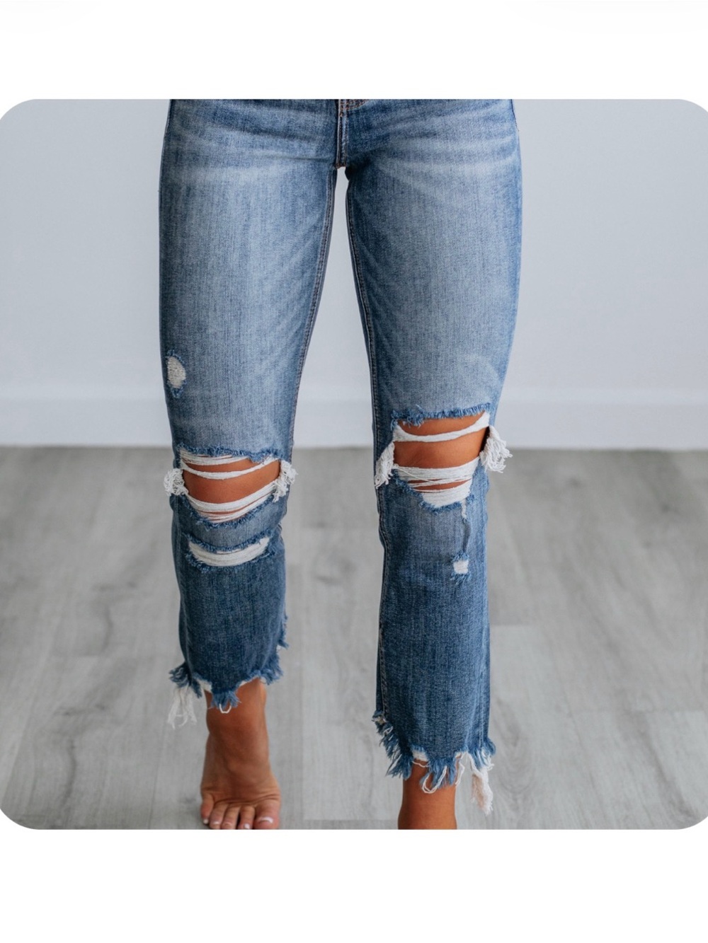 Women's Distressed Cropped Jeans in Light Blue